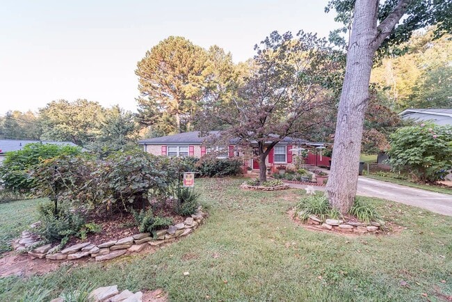 Front - 4001 Scarlett Ln