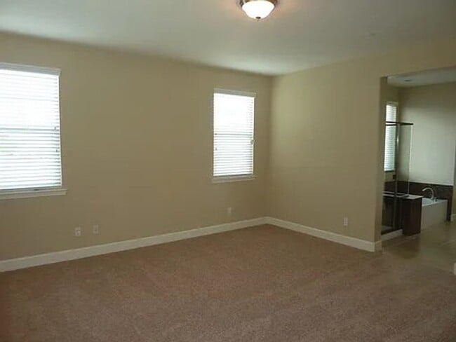 Photo - Fantastic Location in Roseville off Blue Oaks!  4 Bedroom Home with Downstairs Bedroom and Full B...