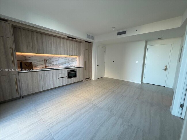 Photo - 77 SE 5th St Unidad 2015