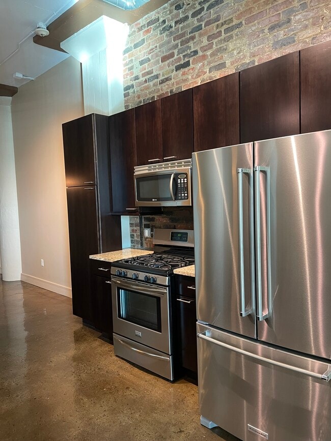 Kitchen - 95 Perry St Unit 202