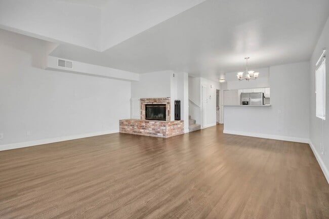 Photo - 4255 Taylor St