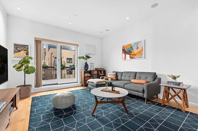 Building Photo - Big, Bright and Beautiful! This sophistica... Rental