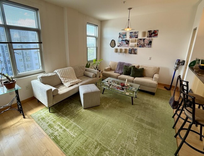 Photo - 309 W Washington Ave Unit 906