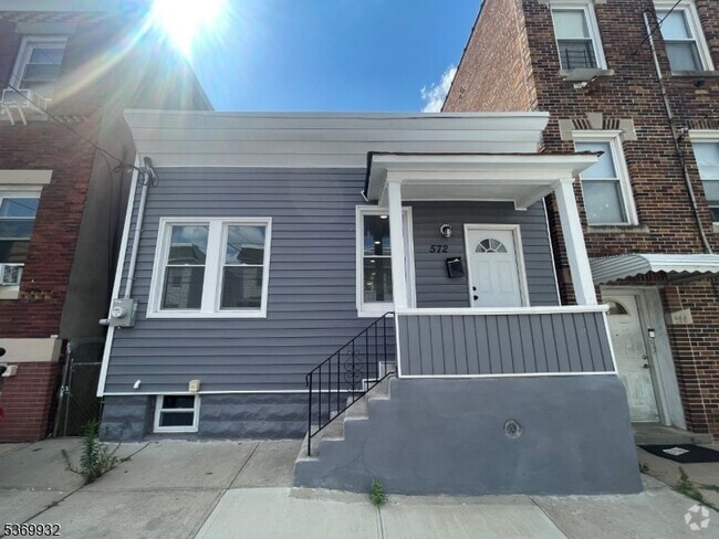 Building Photo - 572 N 9th St Rental