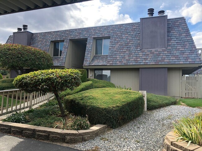 Castlerock Condos - Castlerock Condos Unit 25