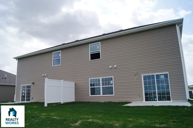 Photo - 3 Bedroom Town House in North Lincoln!