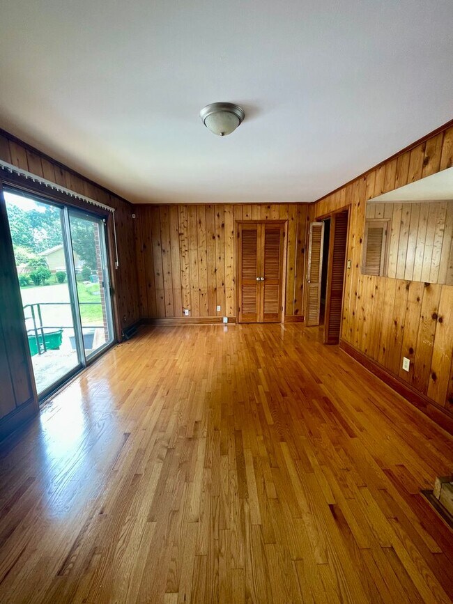 Photo - 1936 Crestdale Dr