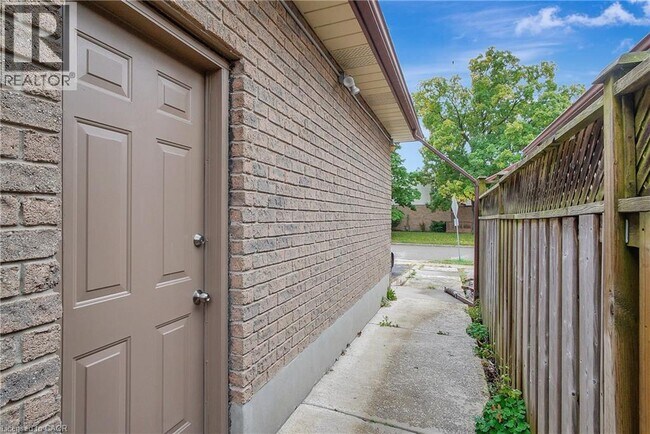Photo - 43 Holm St
