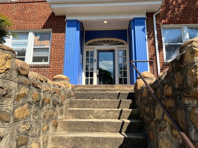 Historic Building- Walk to Downtown! - Historic Building- Walk to Downtown! Apartment