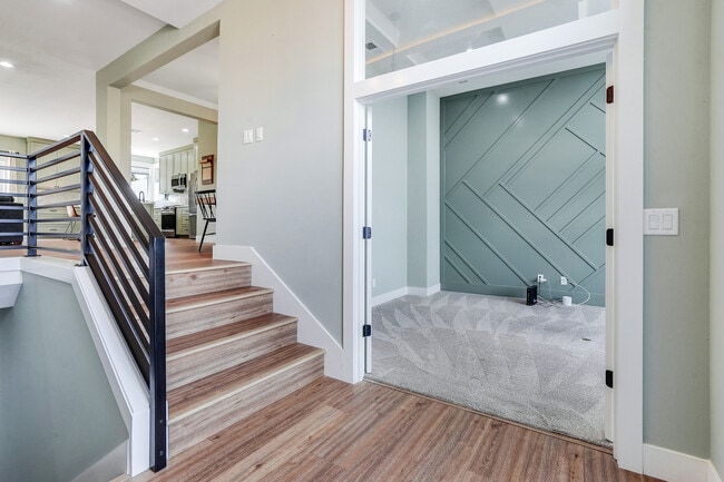 Photo - 1132 Thunderbird Ave S