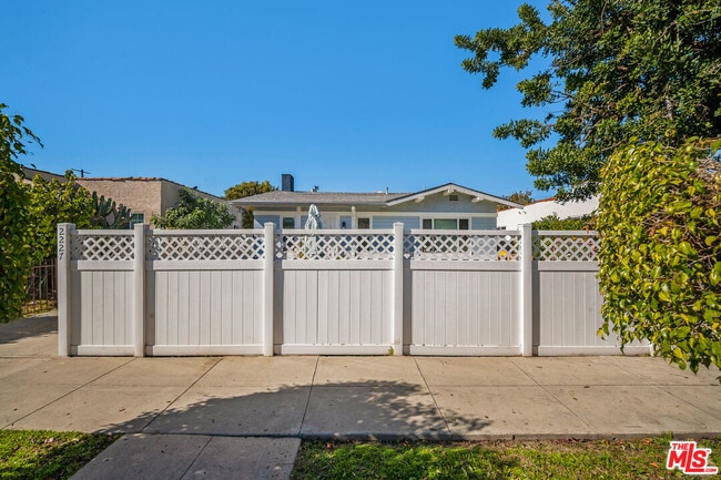 Photo - 2227 Alsace Ave