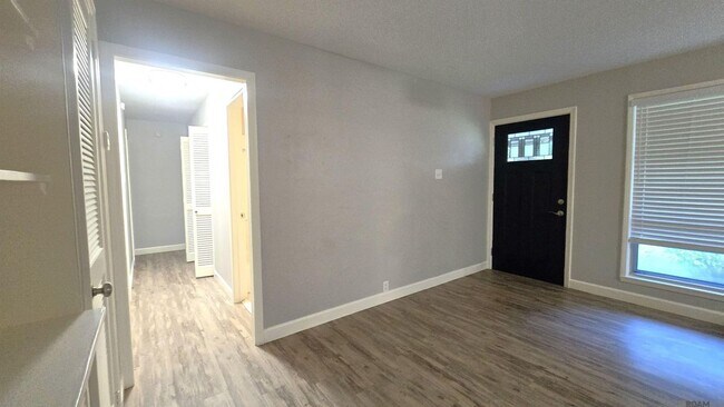 Photo - 344 Burgess Pl