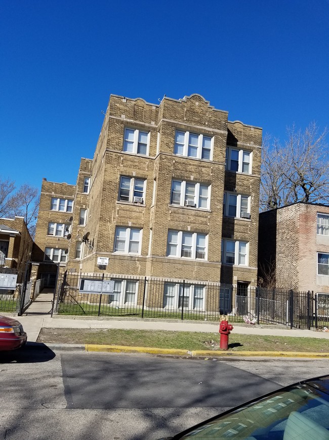 Building Photo - 1430 S Kenneth Ave Rental
