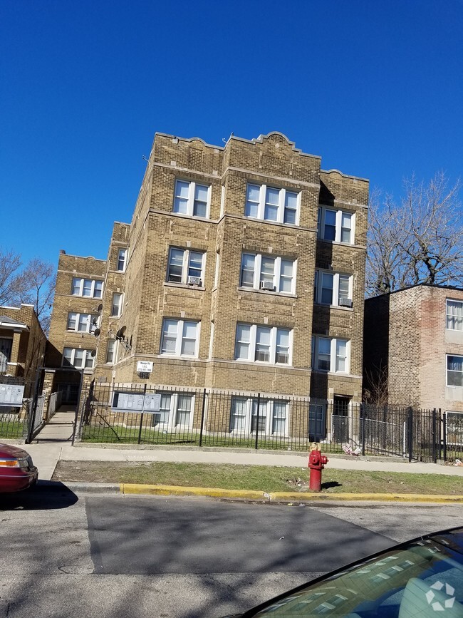 Building Photo - 1430 S Kenneth Ave Rental