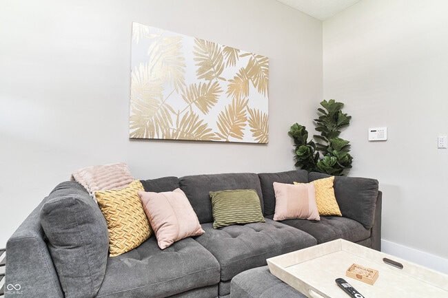 Photo - 1435 S Alabama St