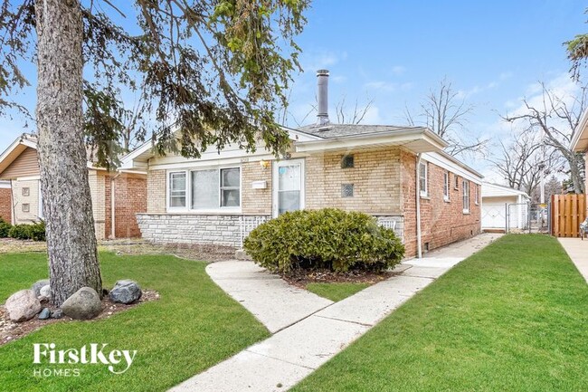 Building Photo - 14340 Kenwood Ave