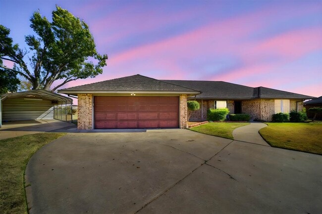 Photo - 308 SE Camelot Dr