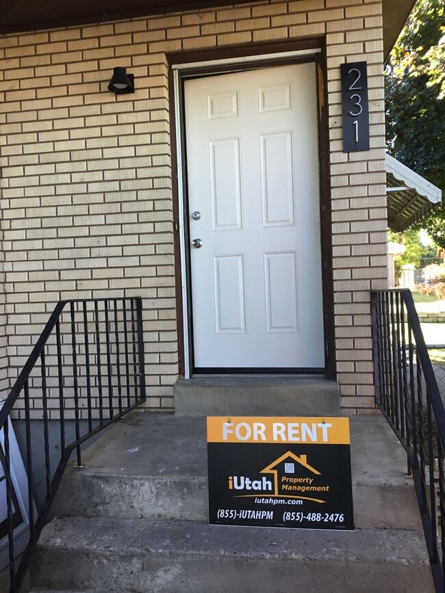 Photo - 4 Bedroom 2 Bath Duplex- Dog Friendly