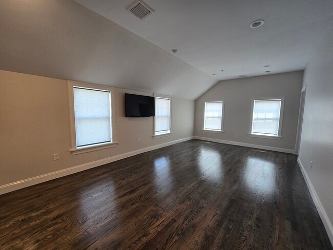 Photo - 285 St George St Unit 203