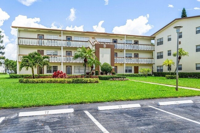 Building Photo - 74 Mansfield B