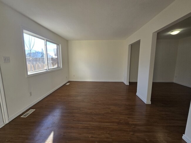 Photo - Stoneglen Townhouses