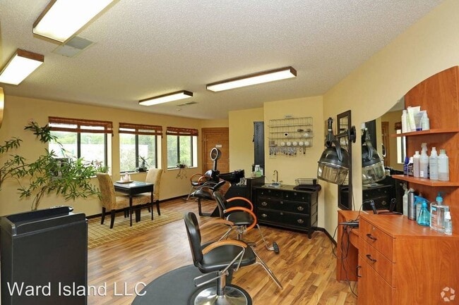 Photo - Island Place Apartments - On the River