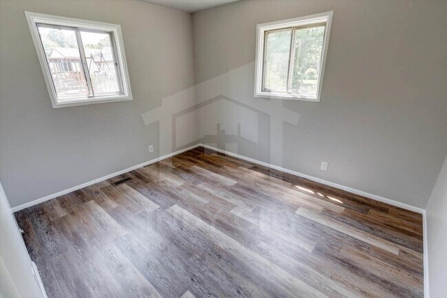 Photo - 177 Royal Rd