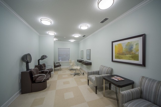 Caroline Oaks Apartments Salon - Caroline Oaks