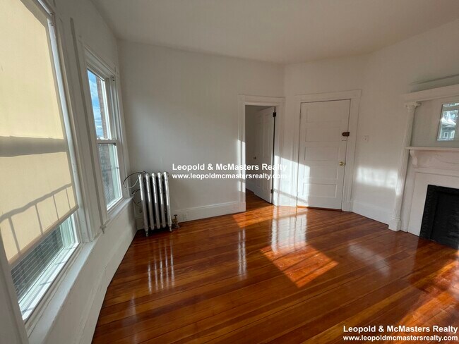 Photo - 146 Oxford St
