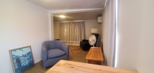 Building Photo - 900 W Rocalla Ave Unit 900 Rocalla