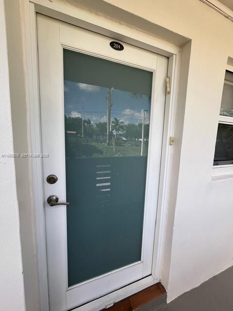 Building Photo - 1175 Miami Gardens Dr Unit 204