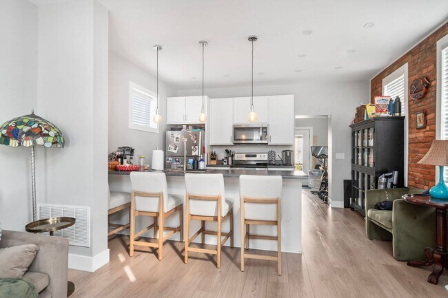 Photo - EAST FRANKLINTON ARTIST DISTRICT!  SUNNY N...