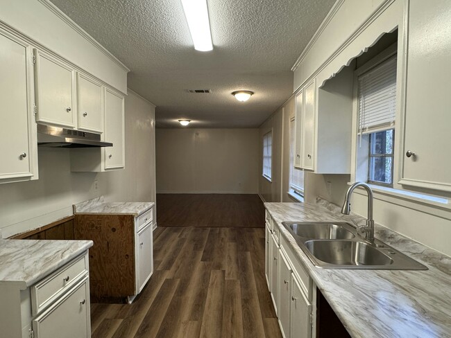 Photo - 2235 Scanlon Dr