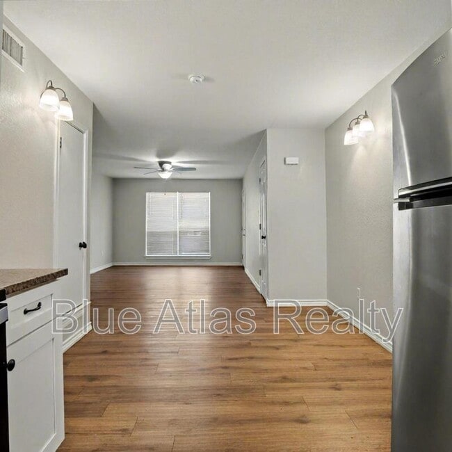 Photo - 225 Bryan St