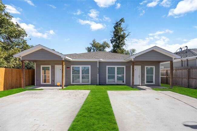 Photo - 2708 Sam Wilson St