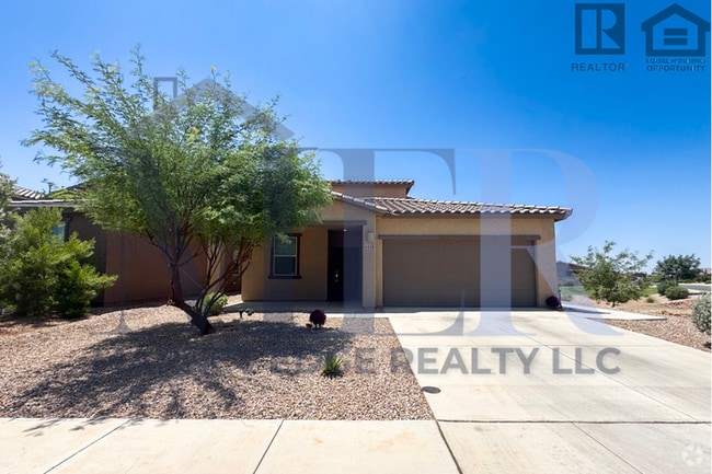 Building Photo - 4Bed/4Bath House w/2 Car Gar in Tucson! $1...