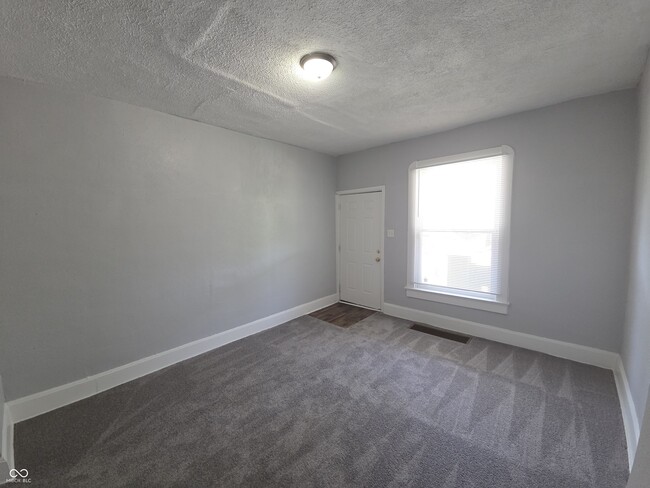 Photo - 516 W 28th St