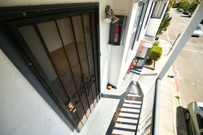 Photo - 1p705 - 2721 CA Street Unidad B