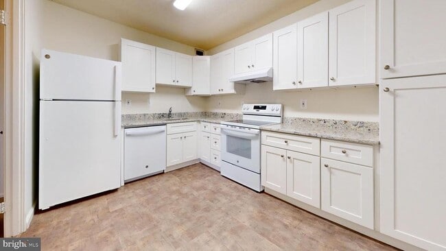 Photo - 307 Yoakum Pkwy Unit 1215