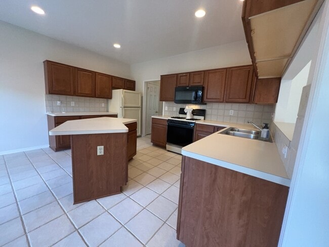 Photo - 2136 Gemini St