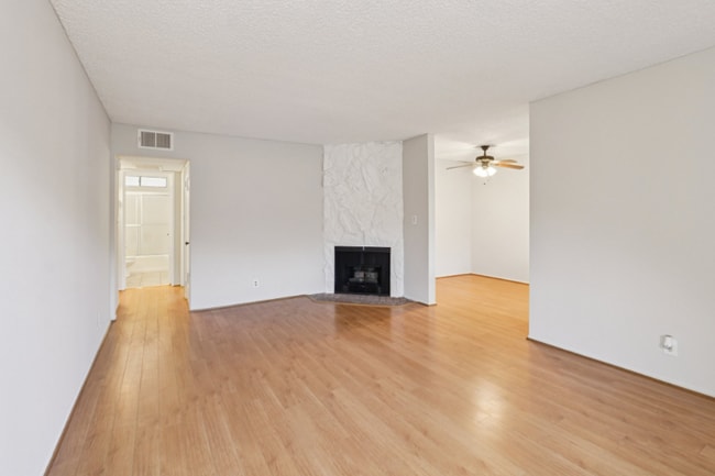 Photo - 725 E Providencia Ave Unidad 209