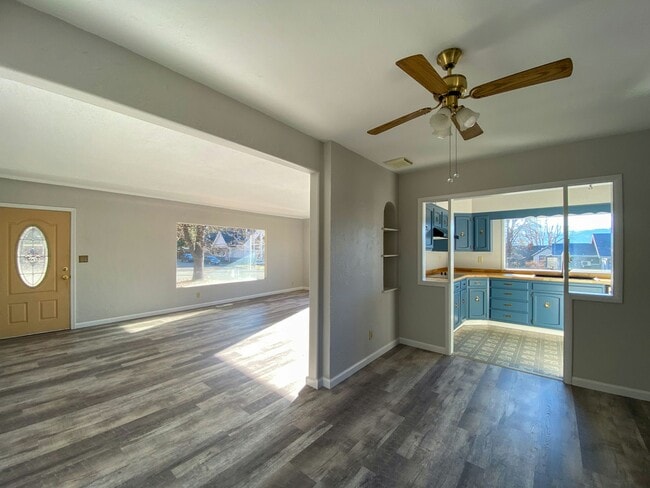 Photo - 300 E Lake St
