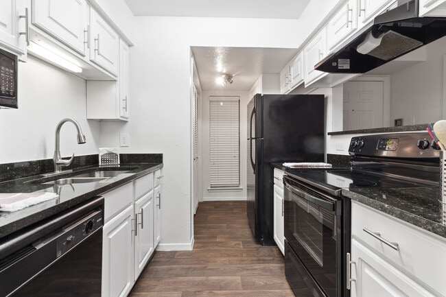 Photo - Lincoln Court