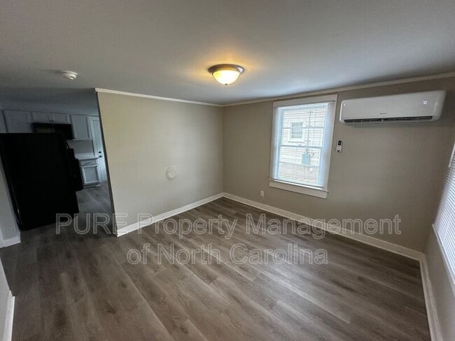 Photo - 928 Dixie St