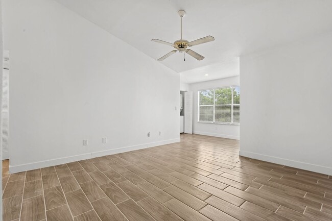 Photo - VENETIAN PLACE - 2nd floor • 1 BR 1 Bath -... Unidad 323