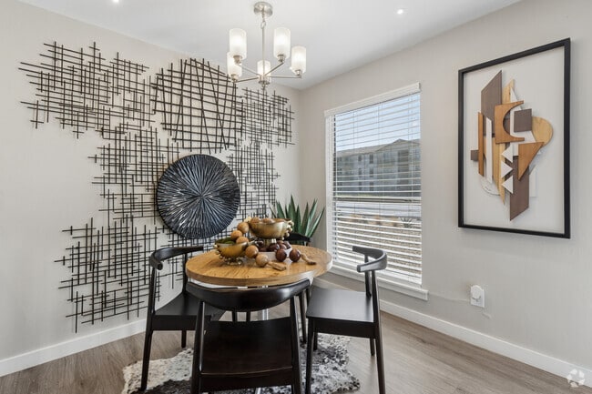 A3 1BR, 1BA - 576SF - Dining Room