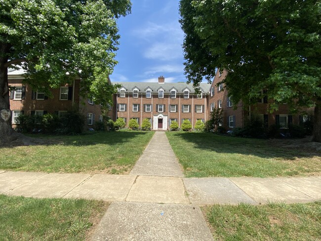 Front of building - 2419 Longview Ave SW Condo Unit 12