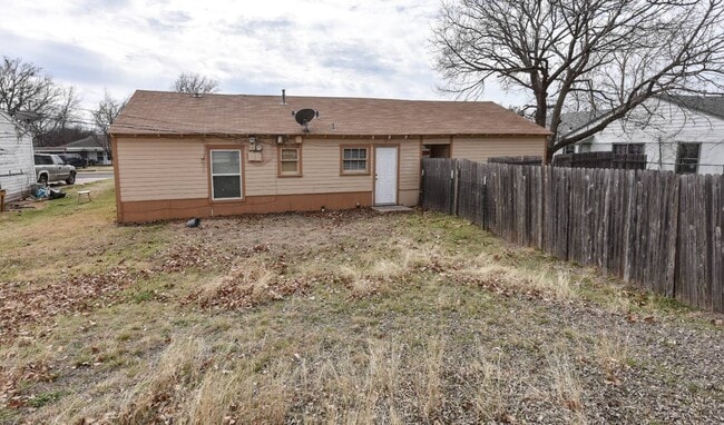 Photo - 903 W Kern Rd