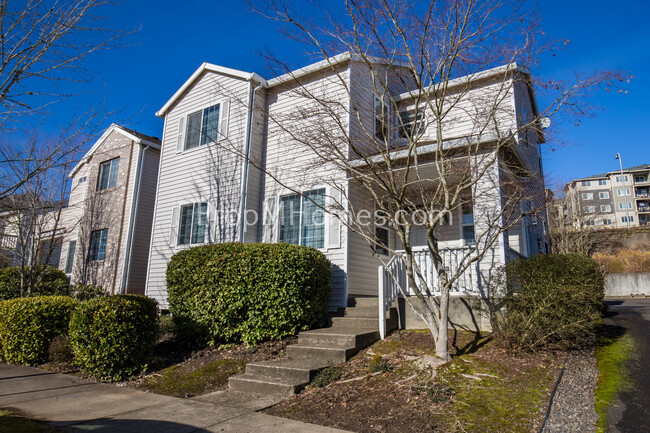 Cozy Three Bedroom Happy Valley Townhome! - Cozy Three Bedroom Happy Valley Townhome!