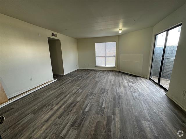 Building Photo - 3524 W Buckingham Rd Unit 312 Rental